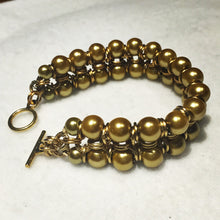 Load image into Gallery viewer, Japanese 8-in-2 Chain Maille Bracelet with golden glass pearls and gold rings, with gold toggle clasp