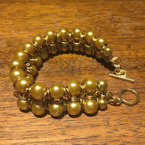 Japanese 8-in-2 Chain Maille Bracelet with golden glass pearls and gold rings, with gold toggle clasp