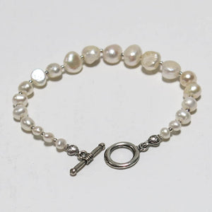 Graduated White Freshwater Pearls Bracelet with silver toggle clasp