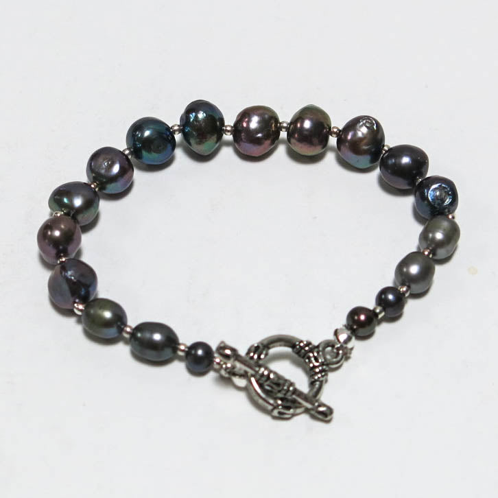 Mixed Dark Pearls Bracelet with detailed silver clasp
