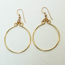 Load image into Gallery viewer, Gold Hand-Shaped Simple Round Hoop Earrings