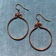 Load image into Gallery viewer, Copper Hand-Shaped Simple Round Hoop Earrings