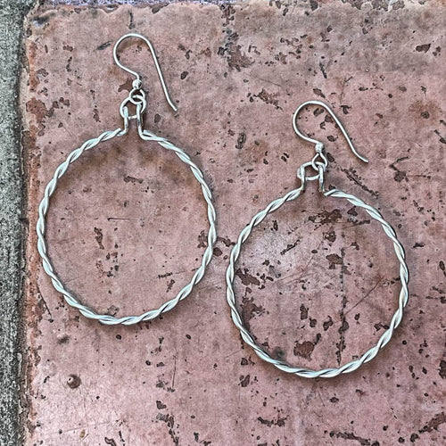 Silver Twisted Wire Hand-Shaped Round Hoop Earrings