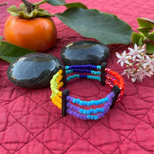 Color-Blocked 3-Strand Stretch Bracelet with Horn Spacers